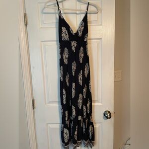 Chic Navy and Cream Maxi Dress